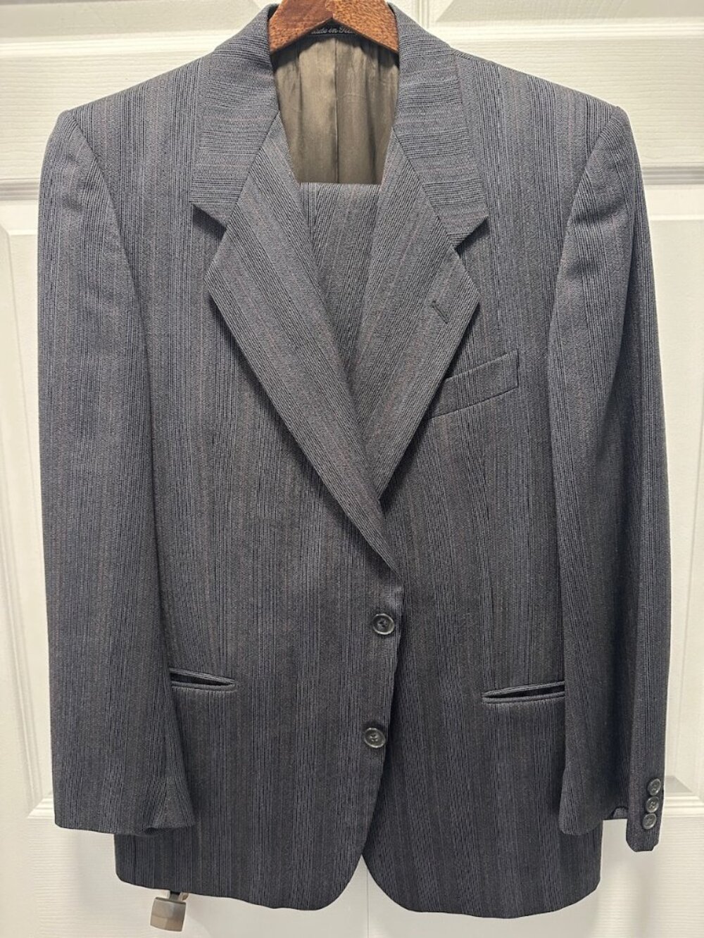 Antonio Brotini 2-piece suite-grey tone with pin